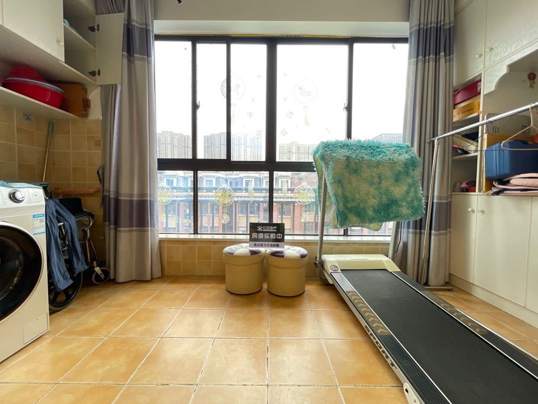 降价了，城南，新街电梯花园洋房，精装三房两卫，一梯两户车，采光好，证满二