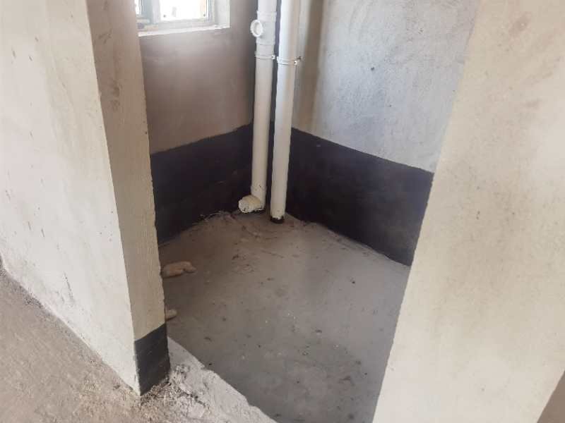 新城一号五期毛坯好楼层，户型方正，上学方便，房东诚信出售