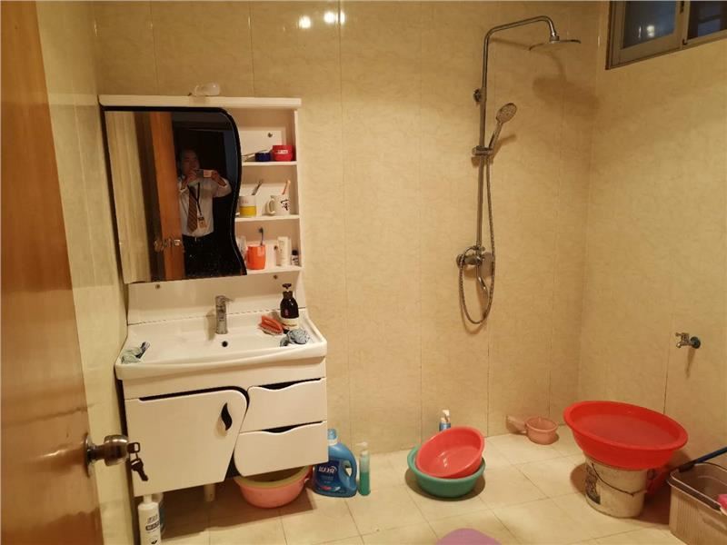 仙桃 附近德政园步梯好楼层3房2厅出售，拎包入住，朝向好