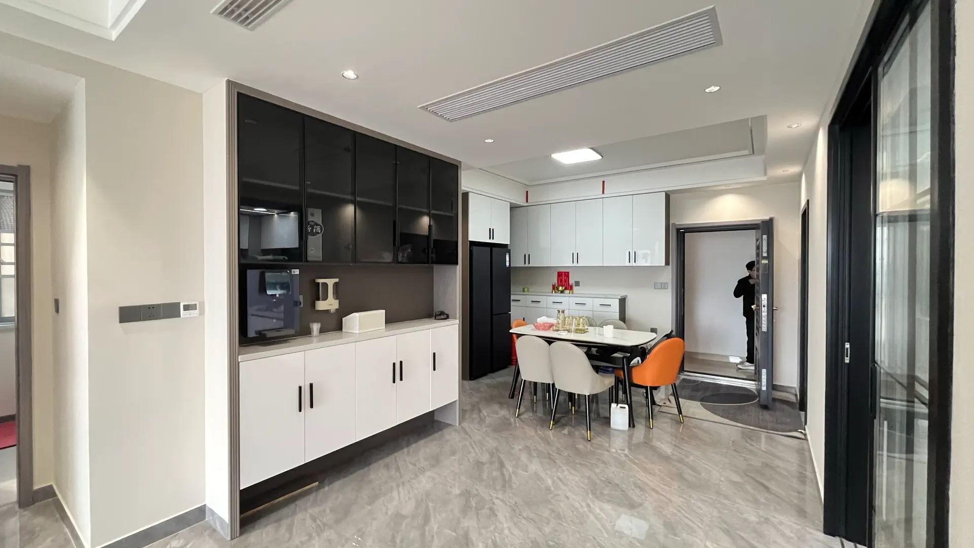 城南，吾悦旁，南国明珠，9.9成新，精装三房，满五