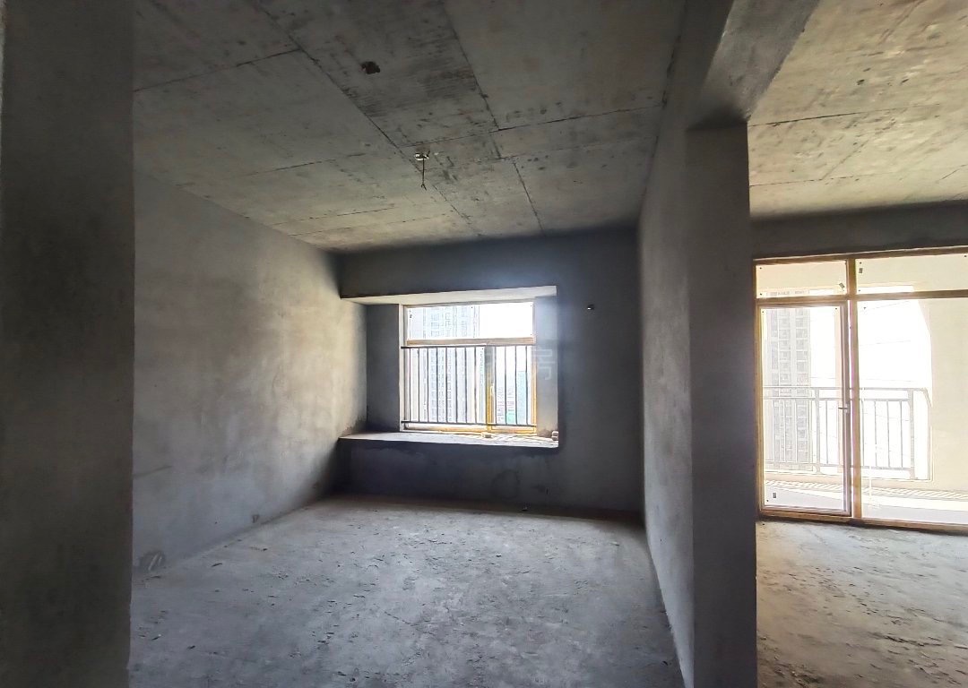 森林国际城翡冷翠，兑口二中，二小，单价5900，有需求的尽快联系我，亏血本卖