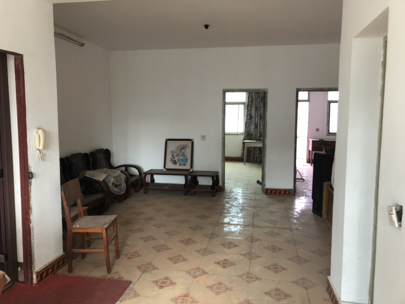 笆篓湾，广电对面，临近武商，体育广场，好地段，业主诚心