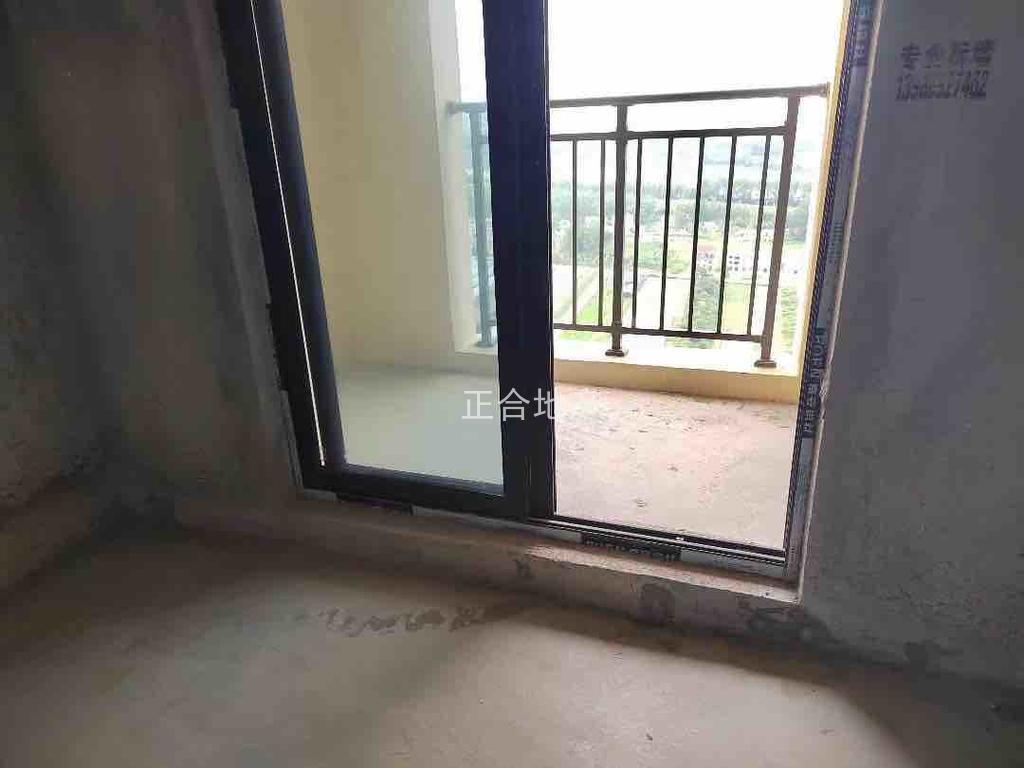 房东亏本出，城西大盘，电梯好楼层，4房两卫，3500包过户，钥匙在手，