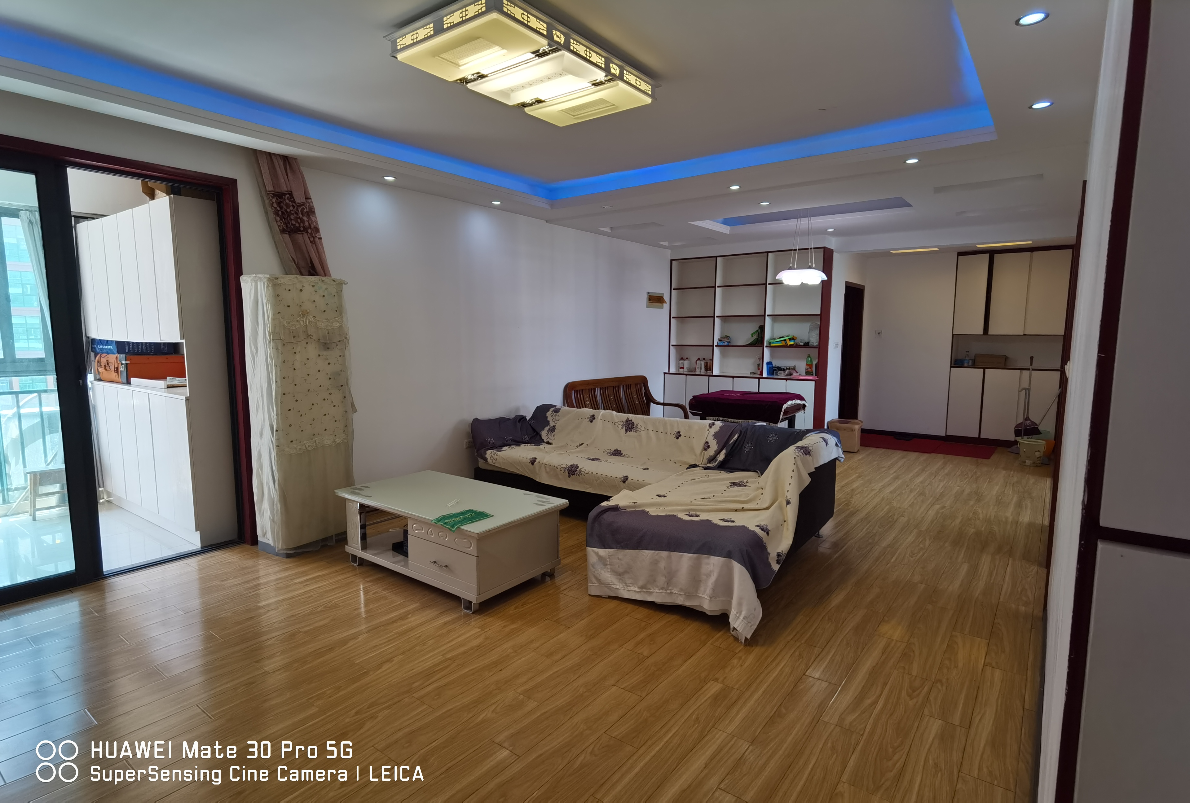 金域城邦精装三房拎包入住看房方便中间楼层来电咨询吧