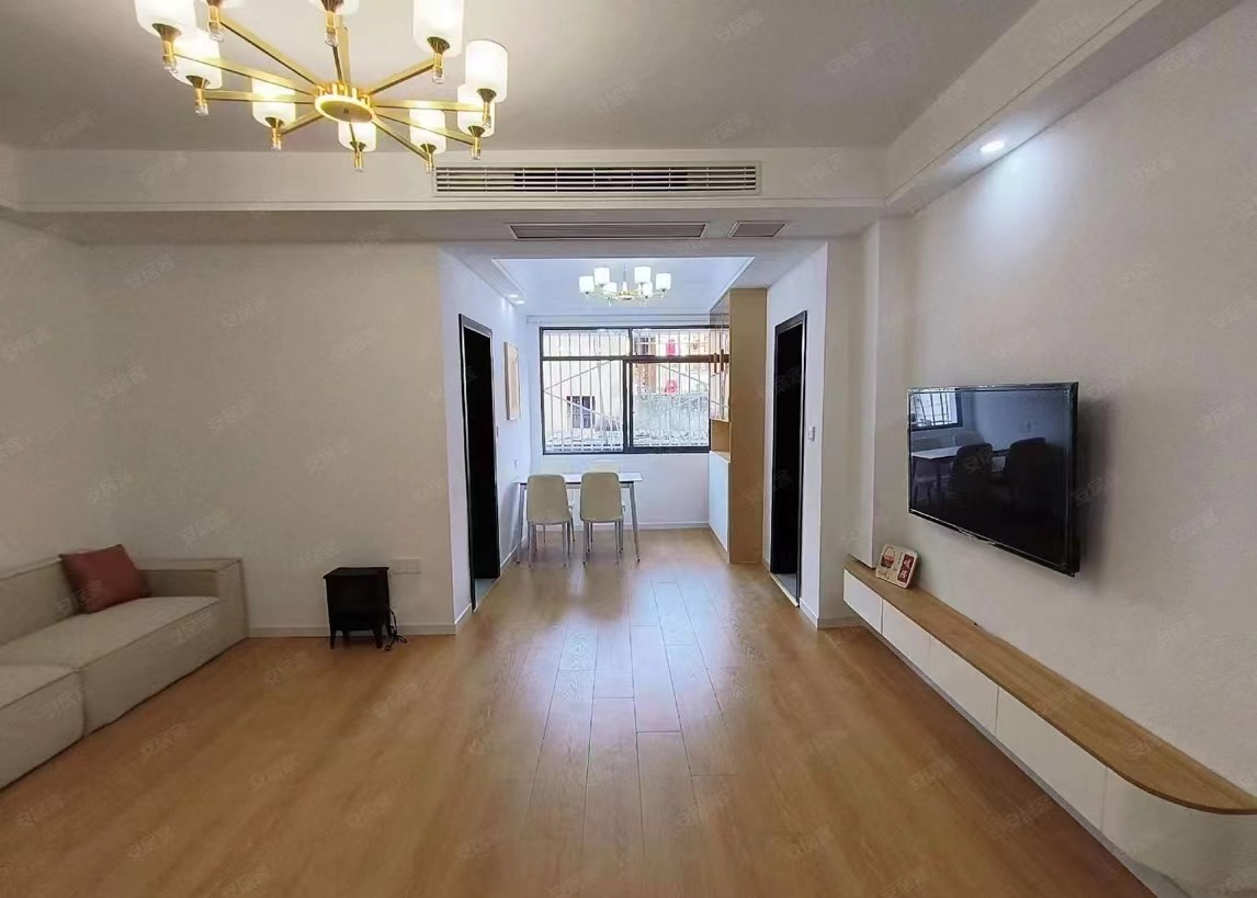 武商附近，全新精装三房，南北通透 ，有院子好停车