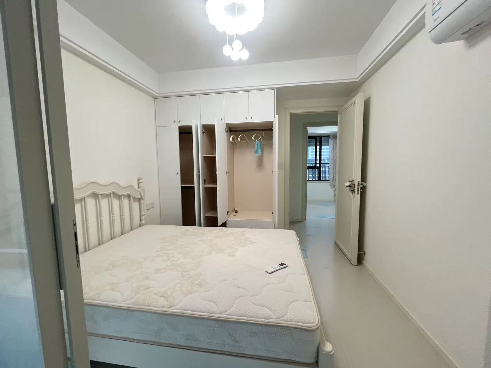 城南，吾悦广场，现房，全新装修，好楼层，精装3房，大阳台