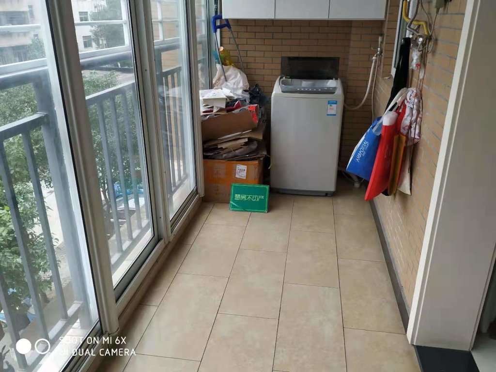 丝宝中学旁鸣宇锦城大四房精装修诚意出售