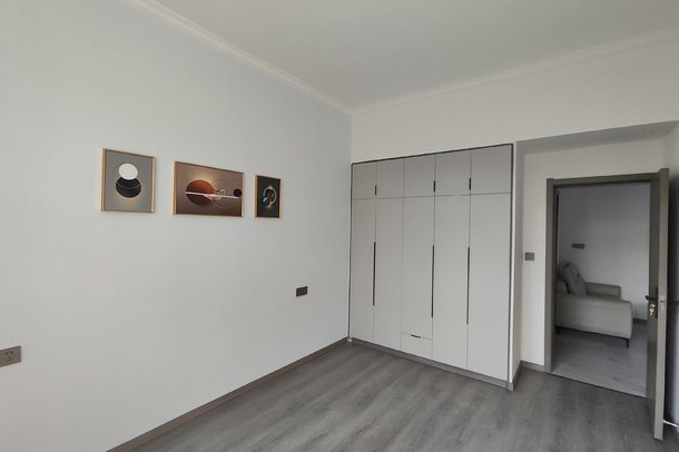 四中附近龙华山林工商宿舍全新装修三房十几米大阳台拎包入住