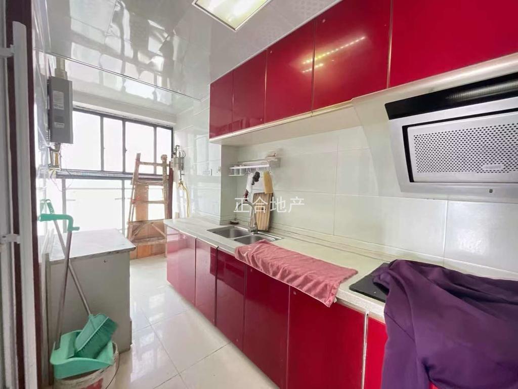 业主诚信出售，城南，福星城，精装三房，电梯好楼层，单价4400，证满二