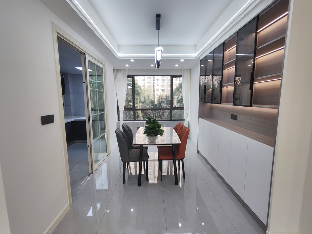 锦绣江山.全新精装三房.南北通透.看房方便