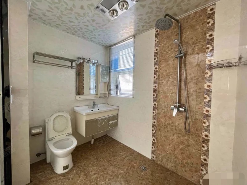 和合国际，精装三房，九成新，电梯10楼，南北通透，家电齐全，采光好，证满二