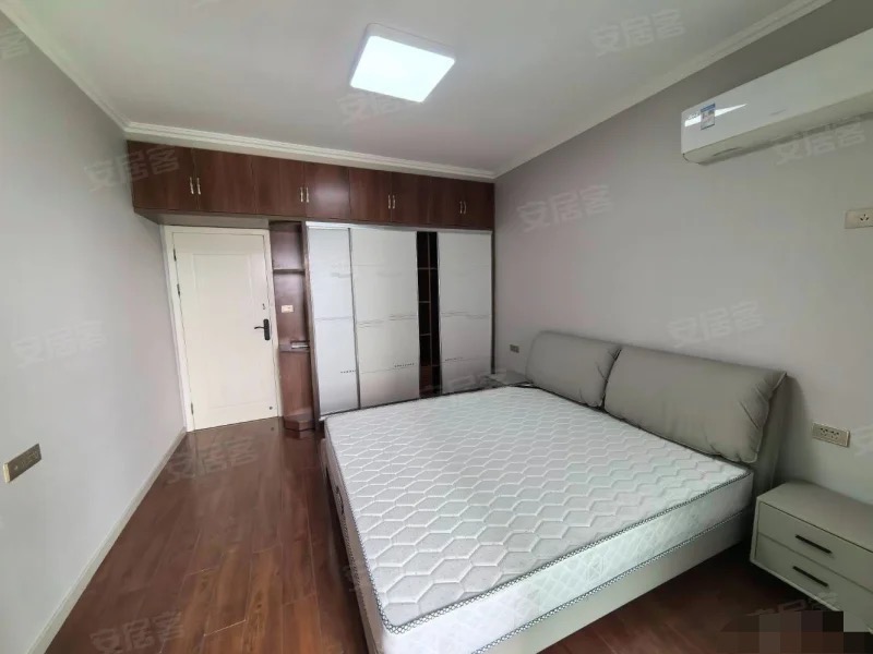 一中对面，翰林公馆精装四房，单价4900中间楼层，南北通透