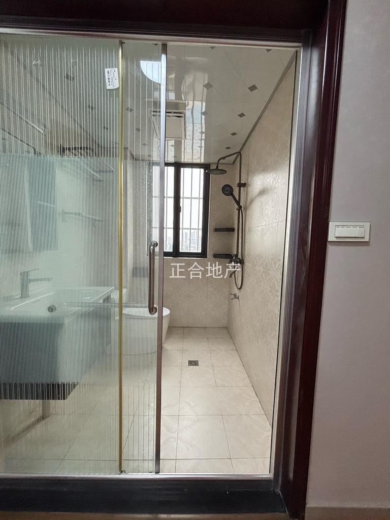 捡漏，城南，一品苑，精装三房两卫，单嫁才4300，好楼层，证满二