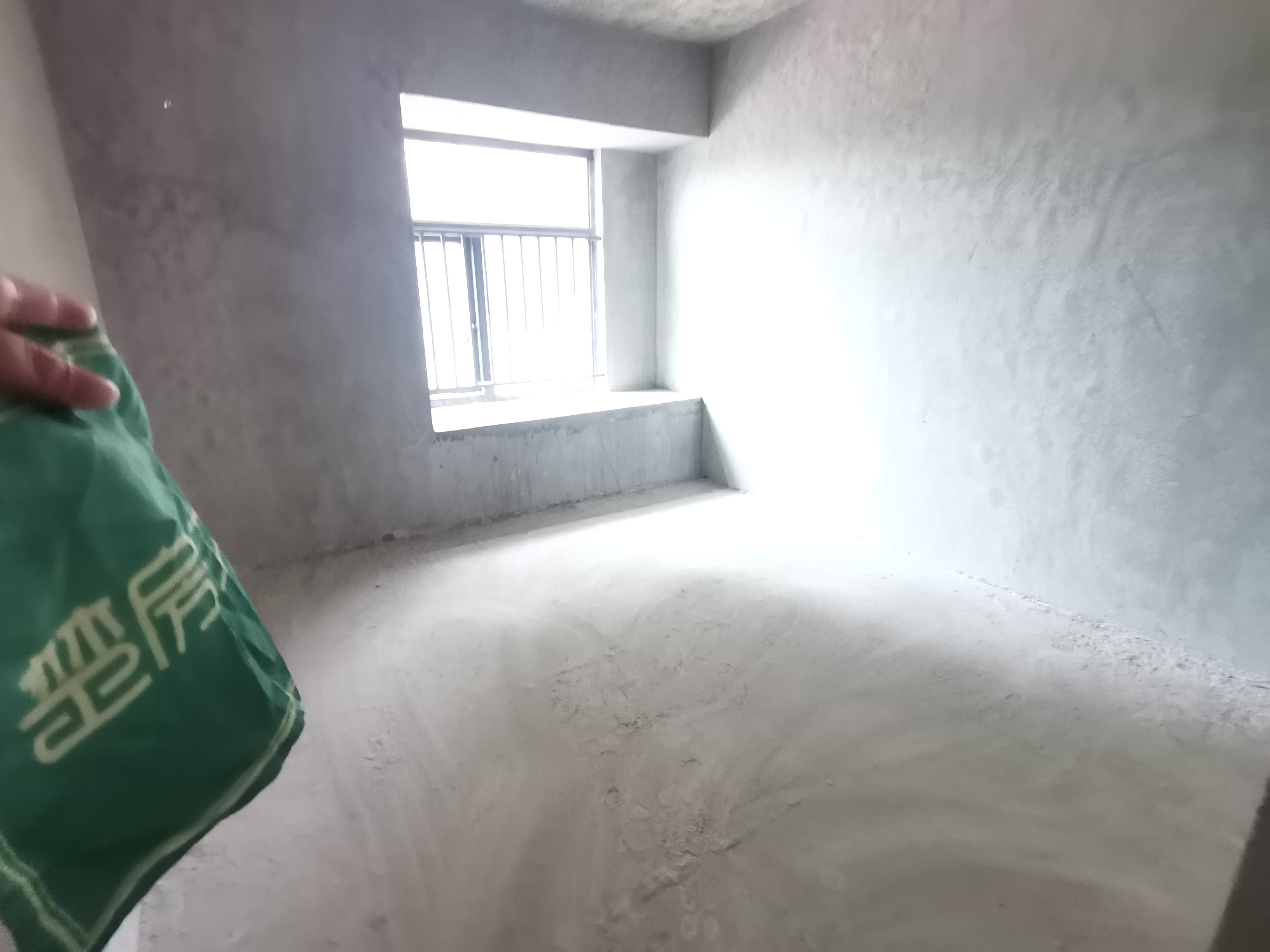 蓝天新城毛坯三房户型方正看房方便房东诚意出售