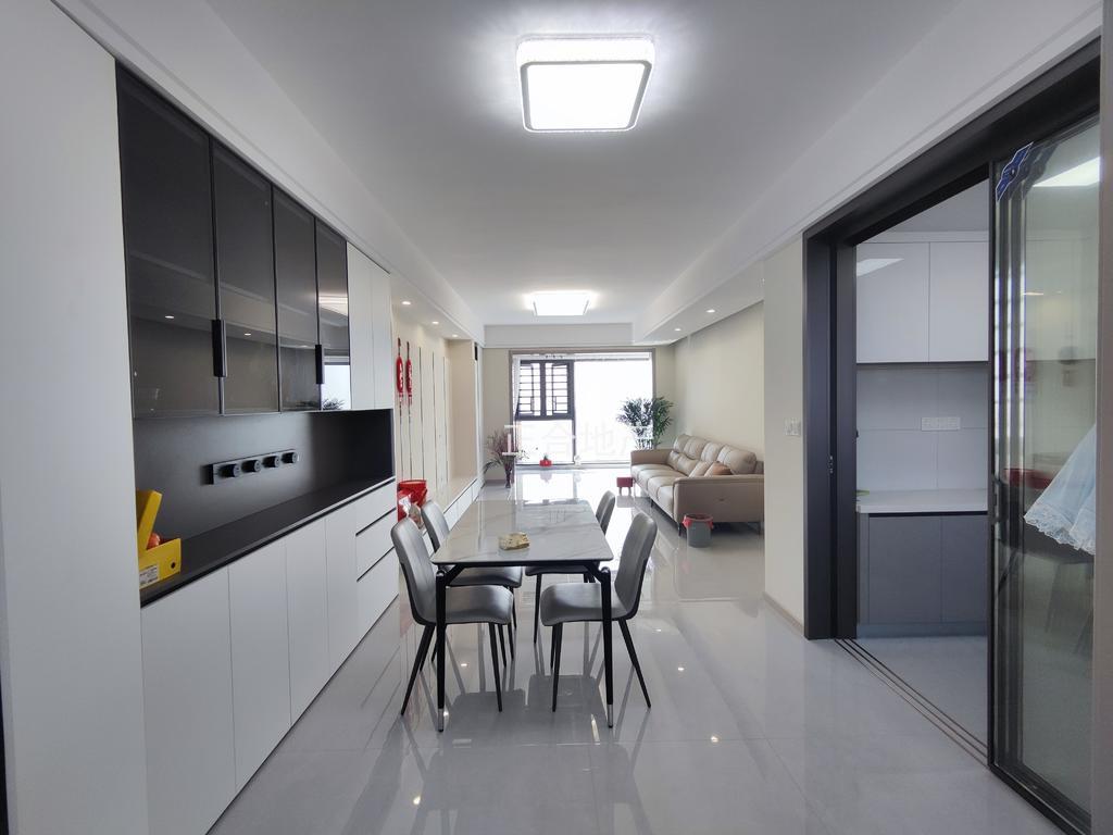 捡漏，亏本出售，南国明珠，精装大四房，单价6000，全新装修，满二​