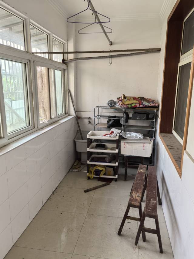 仙桃中学（沔中）附近招租：3室2厅2卫1厨1阳台，共120平，另还有18平的电动车车库。