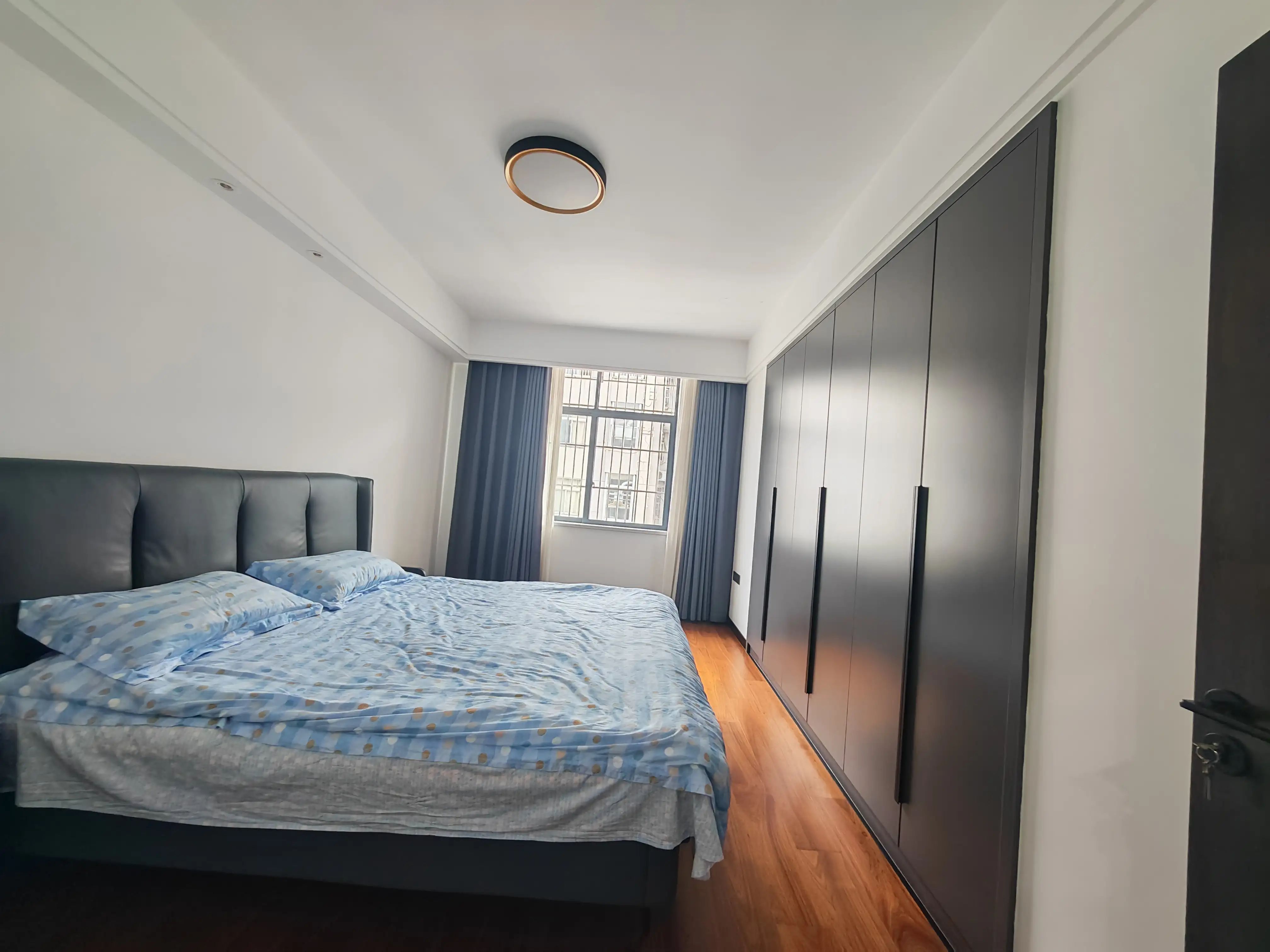 城南，北苑旁，电梯5楼，精装四房二卫，送大地下室，二个大露台