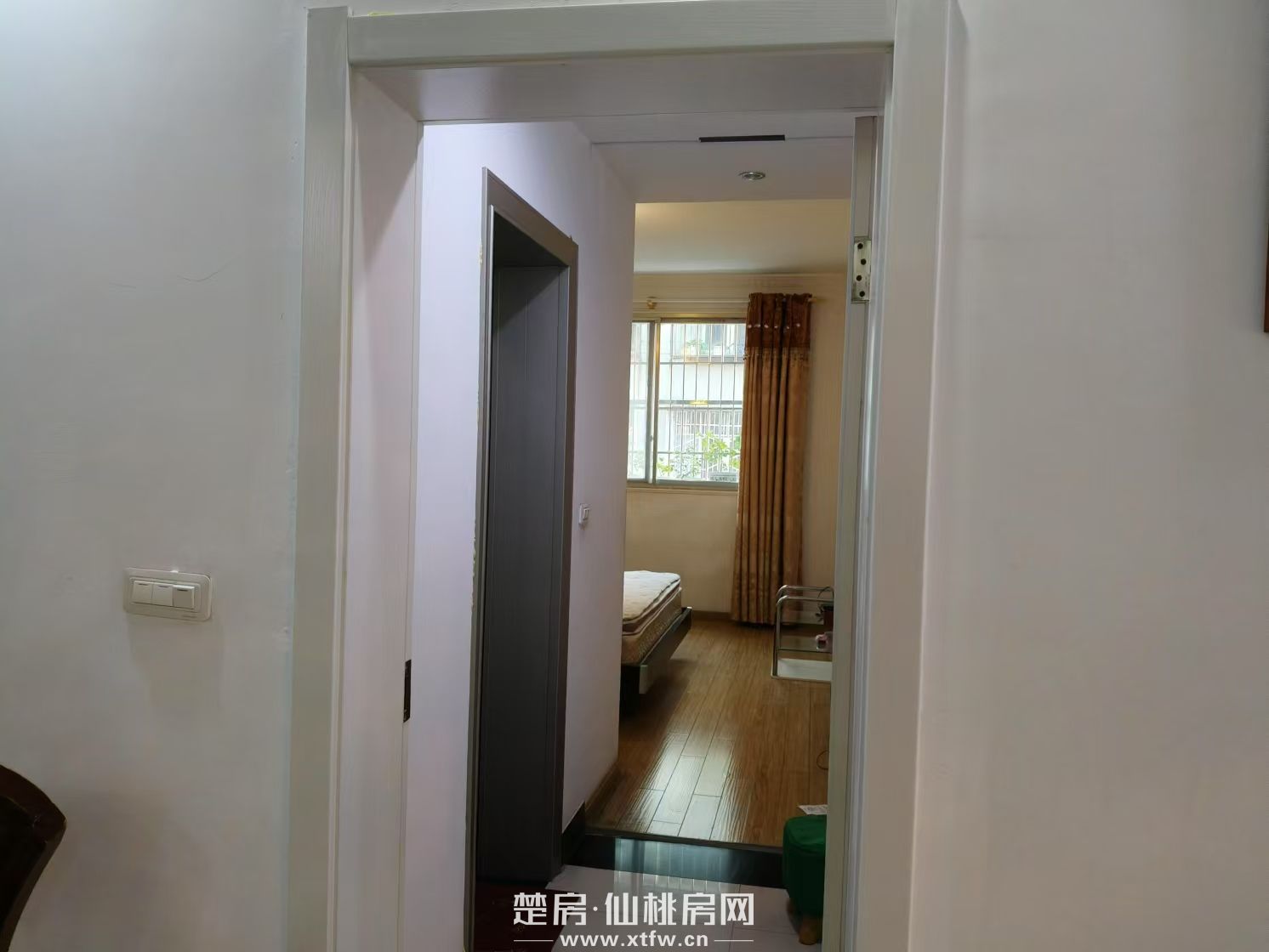 靠近沔小，市中1心地带！精装3房！95新，装修30＋，诚心出售，拎包入住！