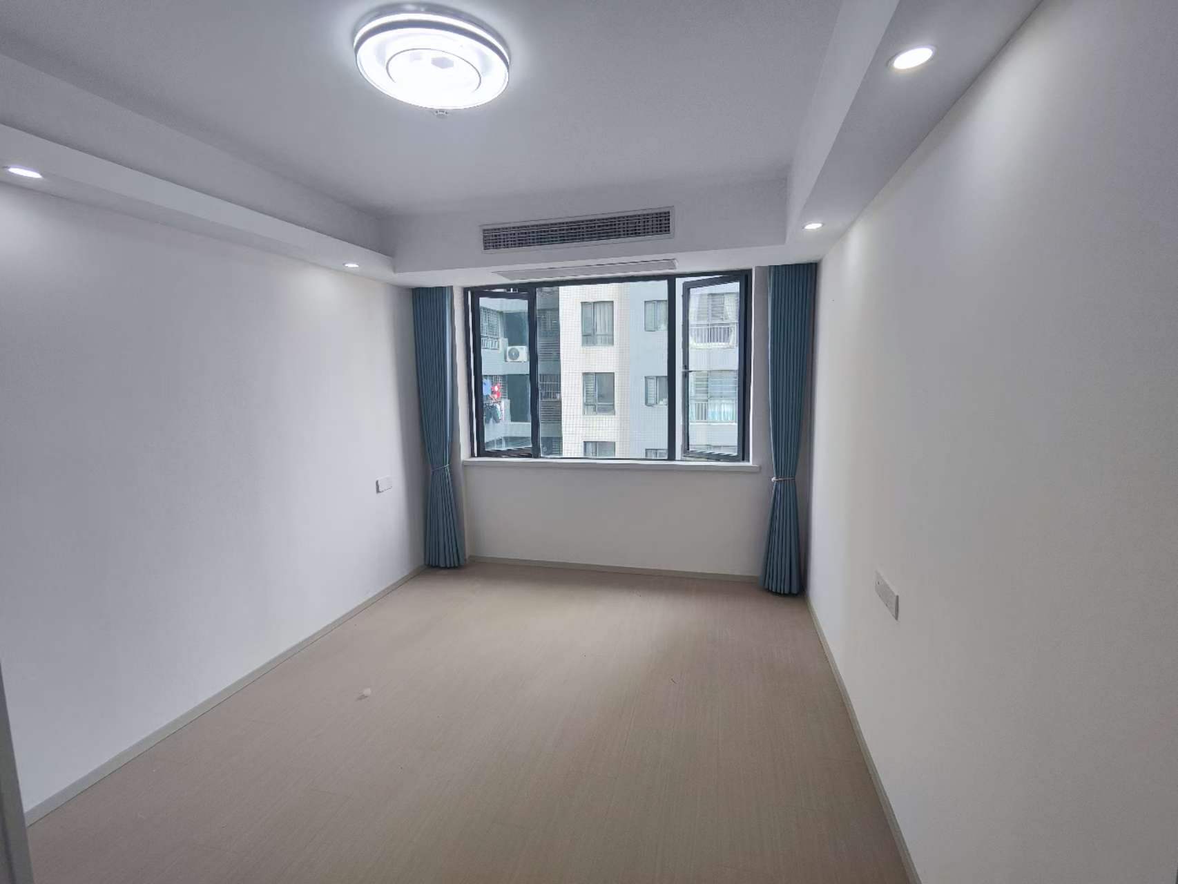 商城附近全新装修御景名邸稀缺小户型价格便宜看房方便