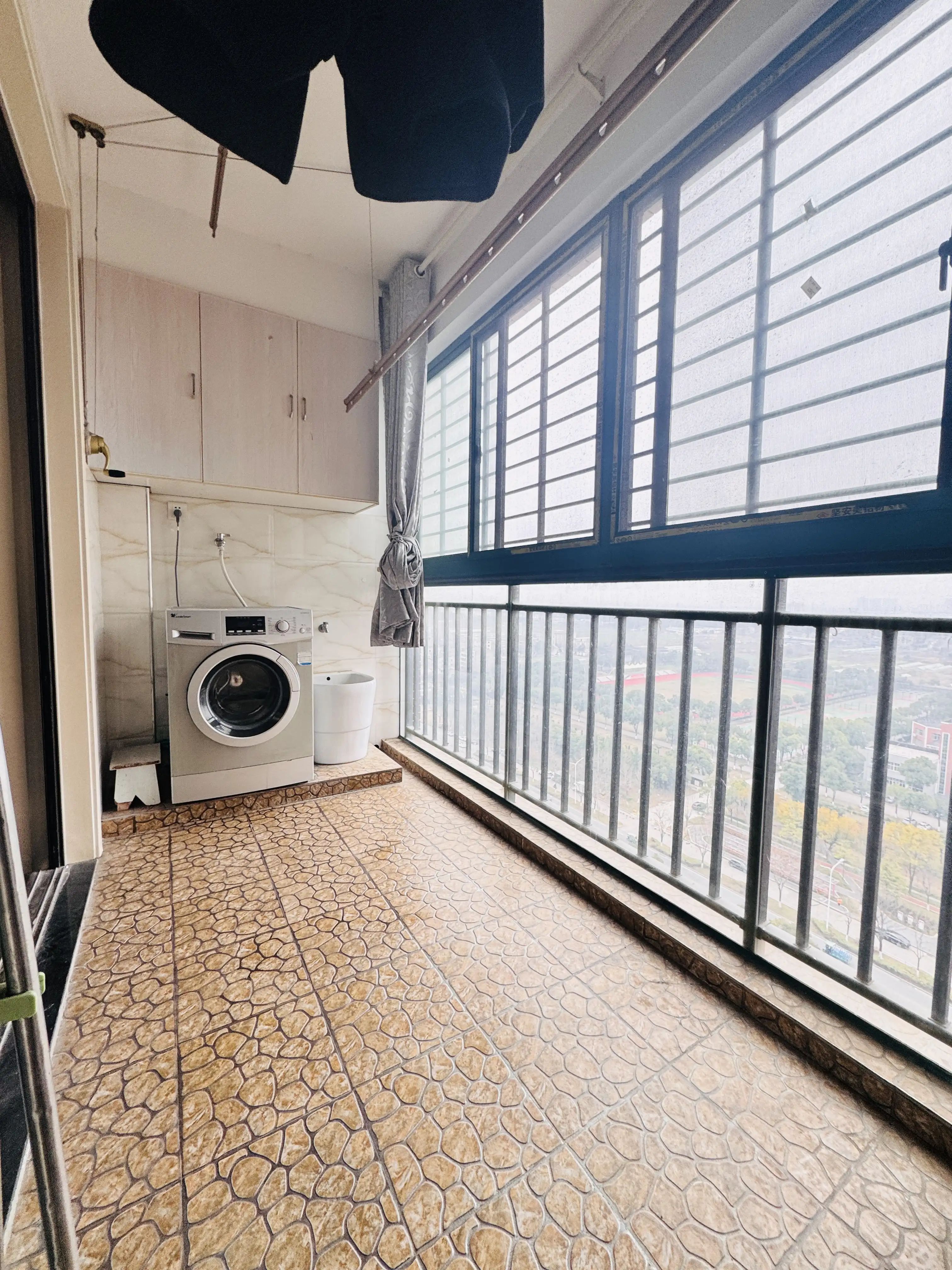 捡漏，仙桃一中对面，电梯好楼层，精装三房，东边户，保养成色新