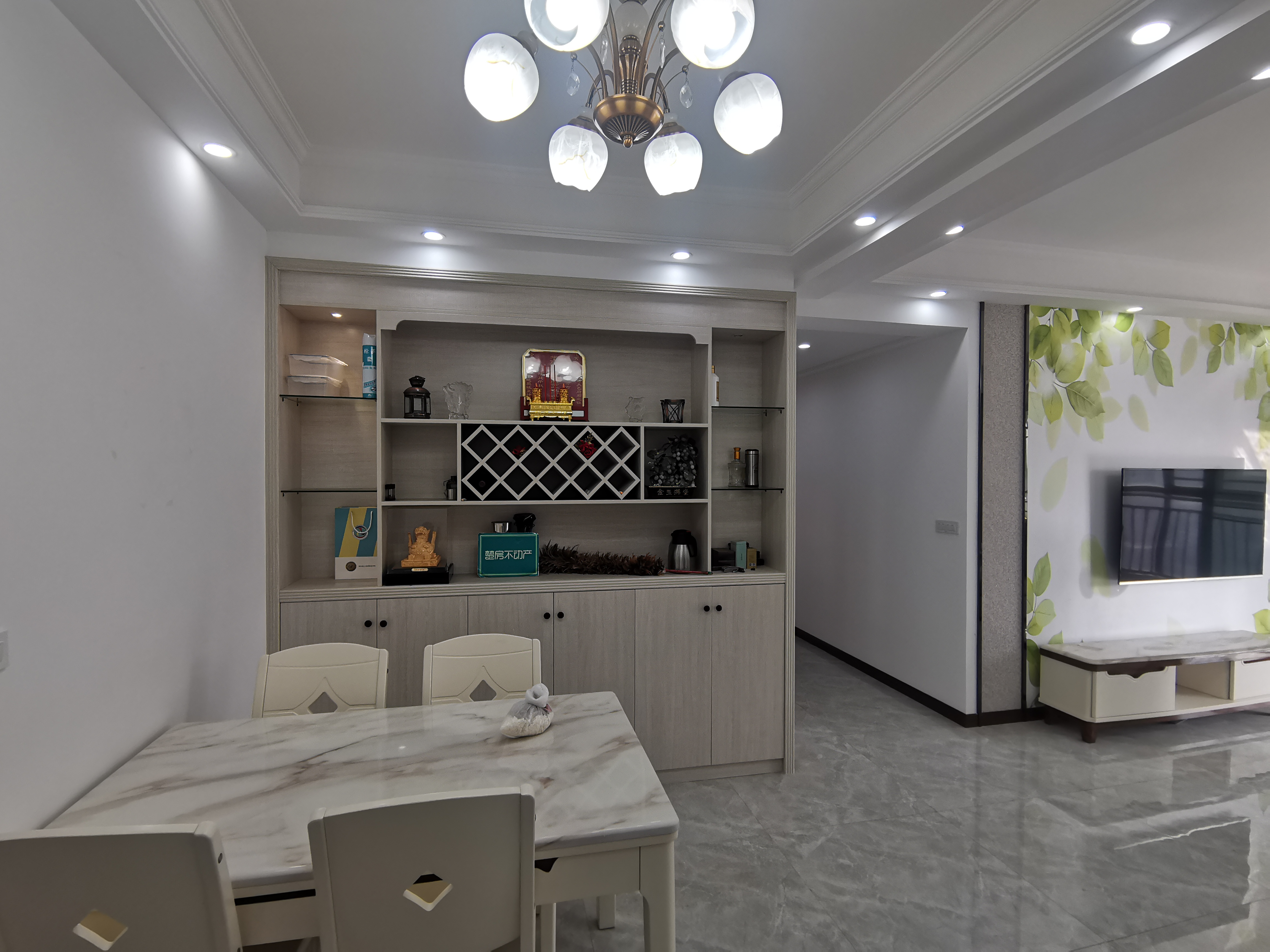 沔阳公馆精装三房两卫，视野采光好，全新装修拎包入住！