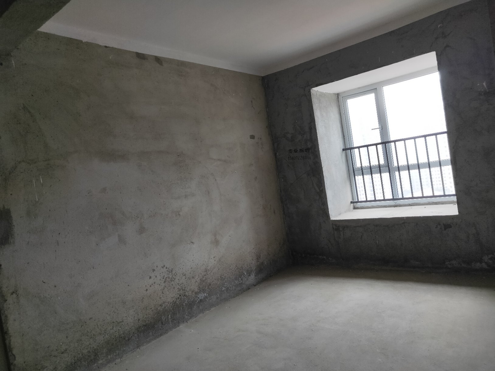 森林国际毛坯3房，契税未交，尾款4万，接受按揭，下楼就是 