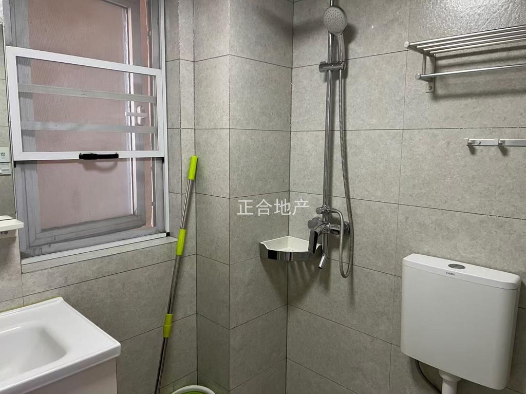 捡漏，满‮春庭‬，电梯小‬高层，好楼层16楼，东边户，​精装三房，​送‬车位，