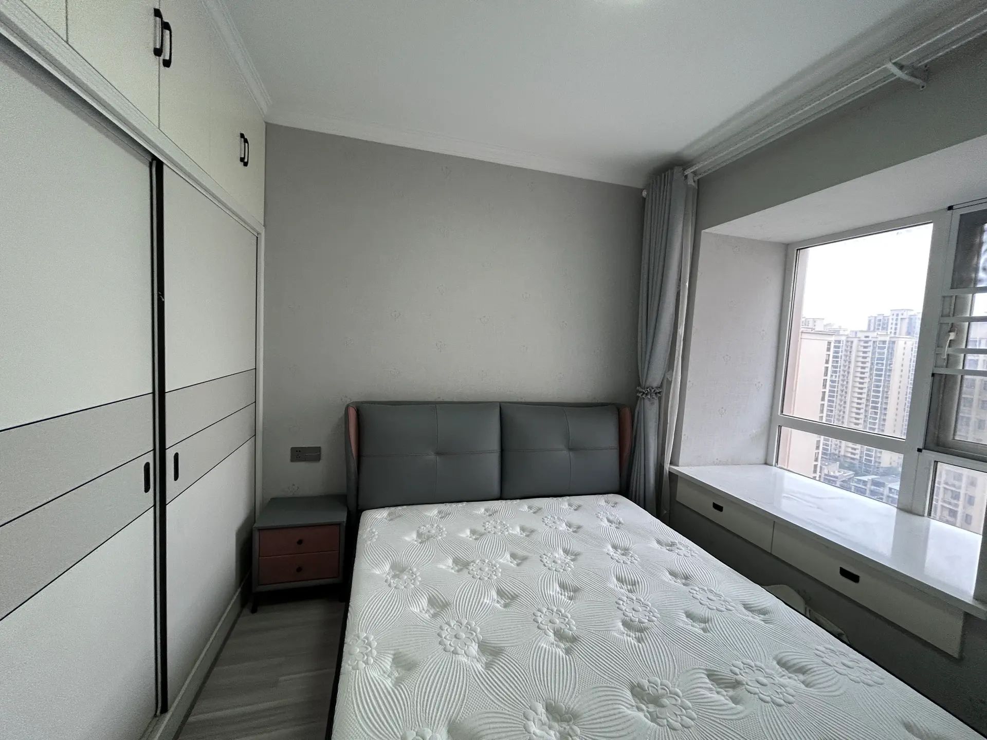 城南，森林国际城，湖景精装三房，中间楼层，一口价47.5万，证满二