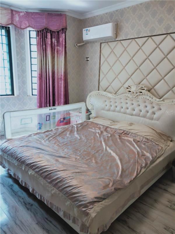 绿地华庭，精装大三房，小区环境好，绿化好，成色新！欢迎看房