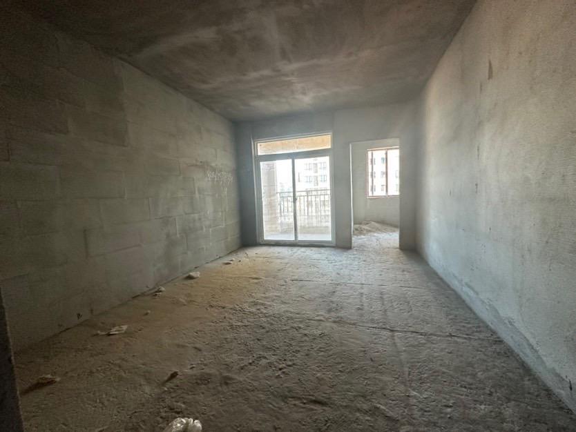 城南三小旁，新城花园小高层毛坯三房，证件满二，单价4600！看房方便