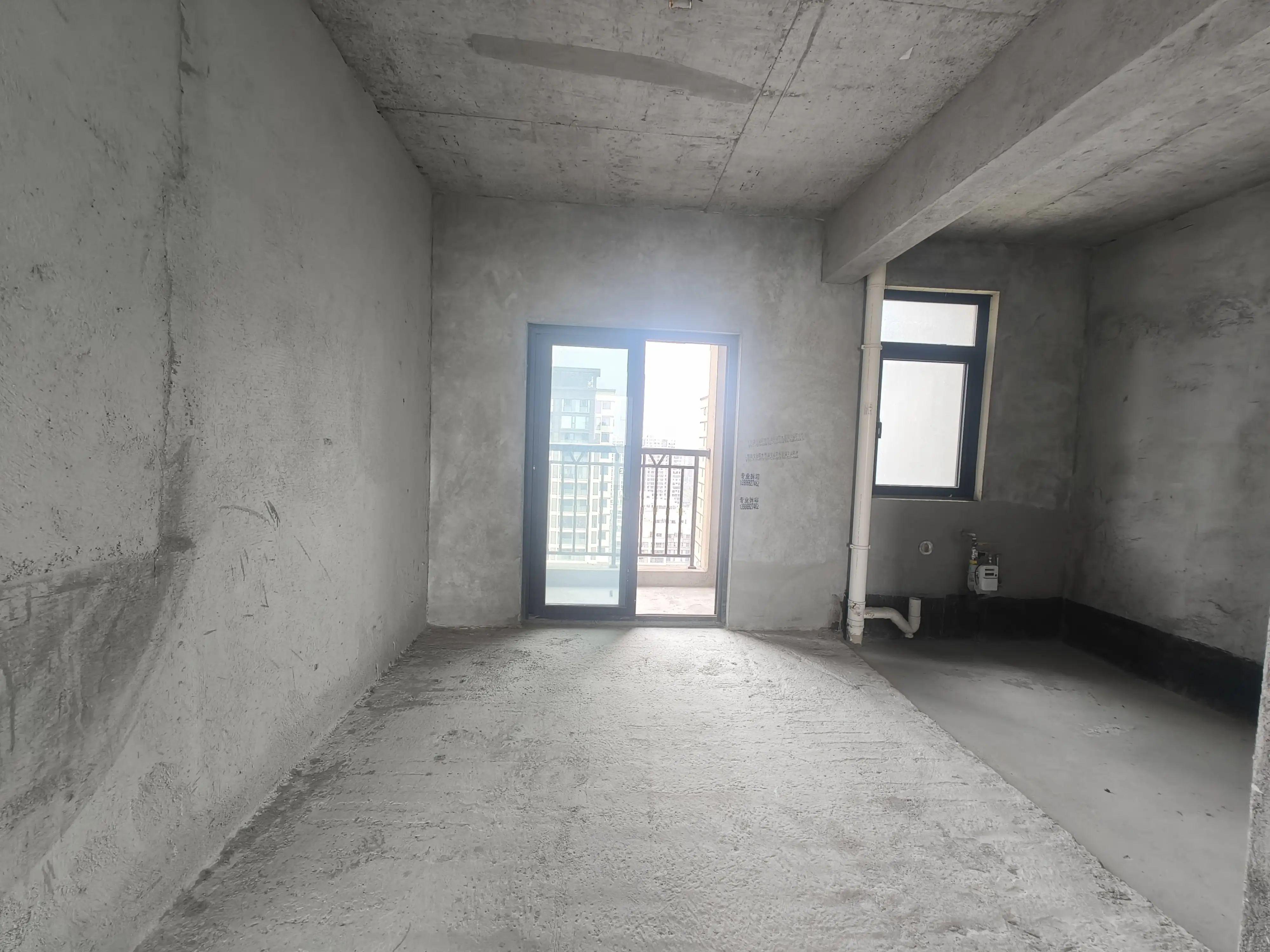 吾悦华府旁，锦绣望府，边户，南北双阳台，送车位，证满二