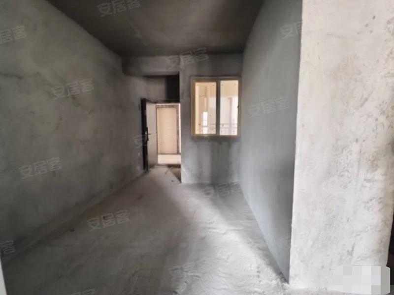 215，降价了。降价了，急售，朝阳丽景，比售楼部还便宜，单价5737，中间好楼层，毛坯两房，