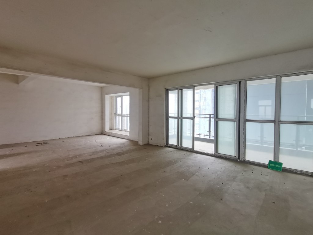 福星城，毛坯大三房，中高好楼层，城南好地段，单价5000！