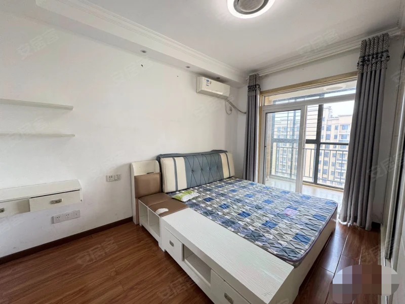 城南，森林国际，双书包房，精装三房两卫，采光好，业主诚心出售