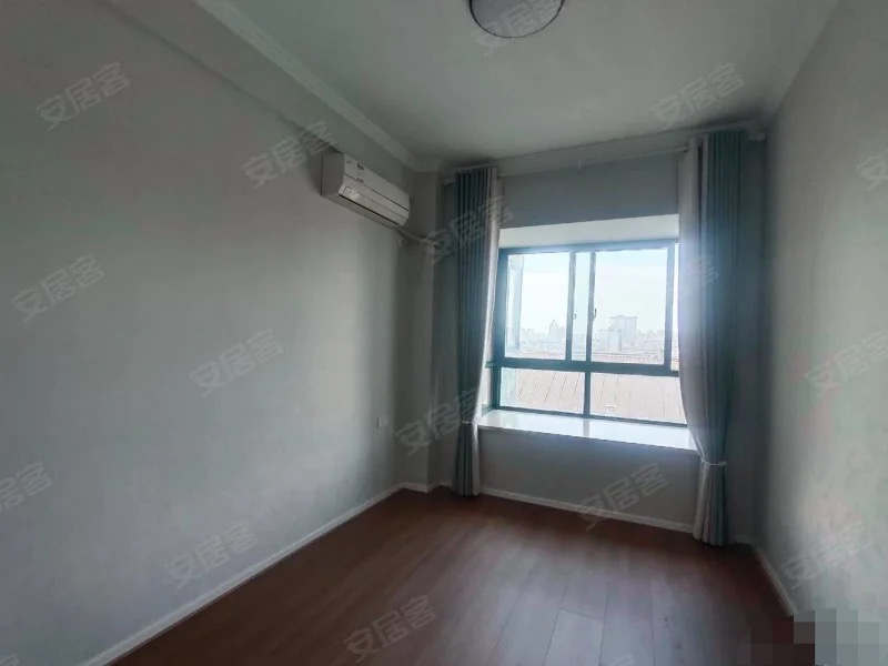 降价了，捡漏，纽芬兰旁边，电梯好楼层10楼，单价3700，精装三房，急售