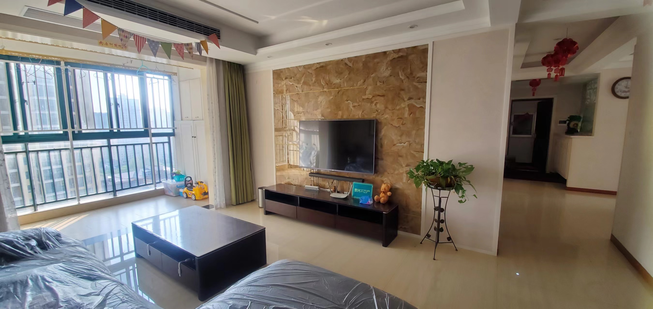 新城一号  精装修大三房 满2年   看房方便