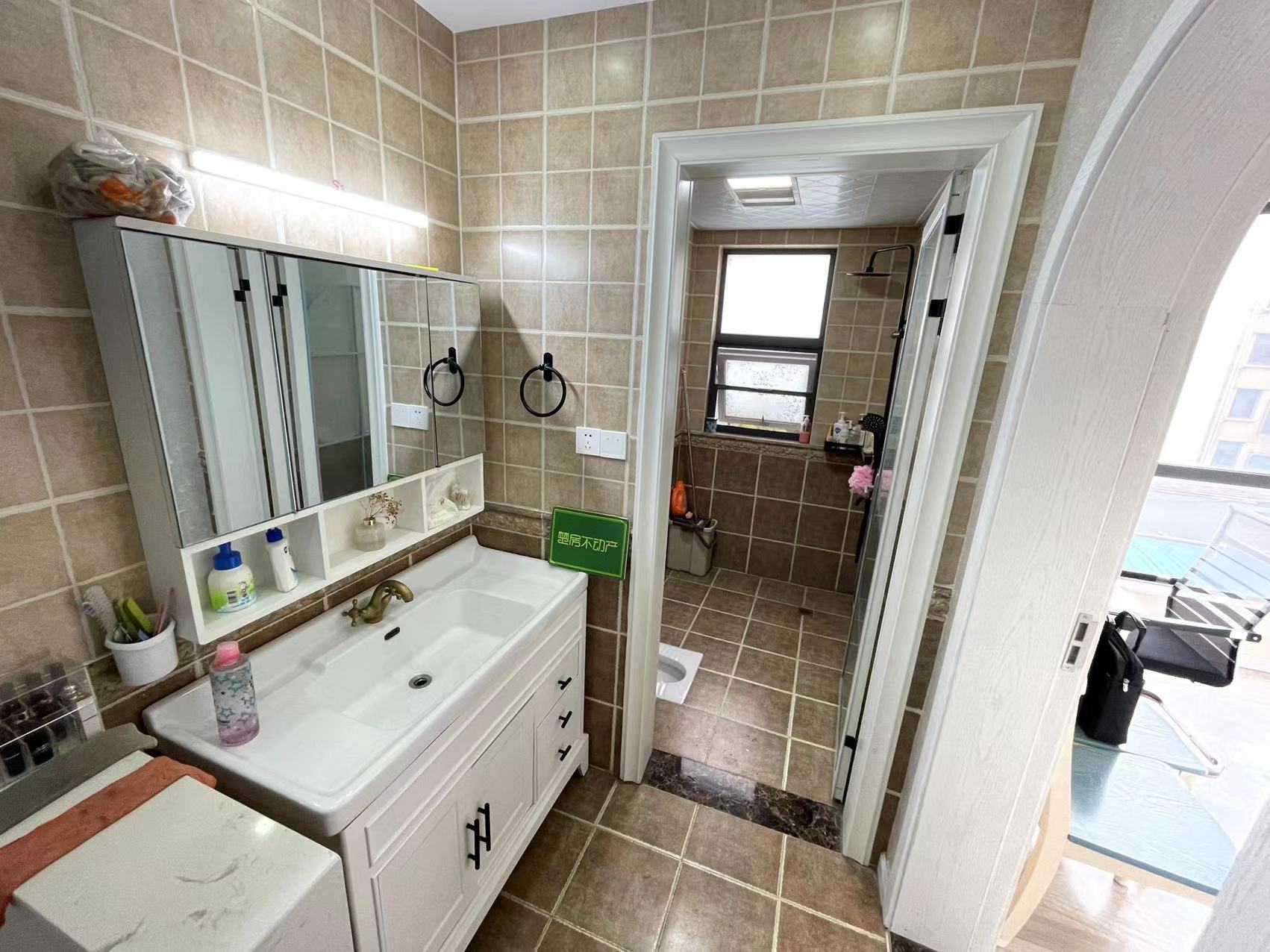 御台公馆证件在手装修很新三房两卫老证可以贷款品质小区