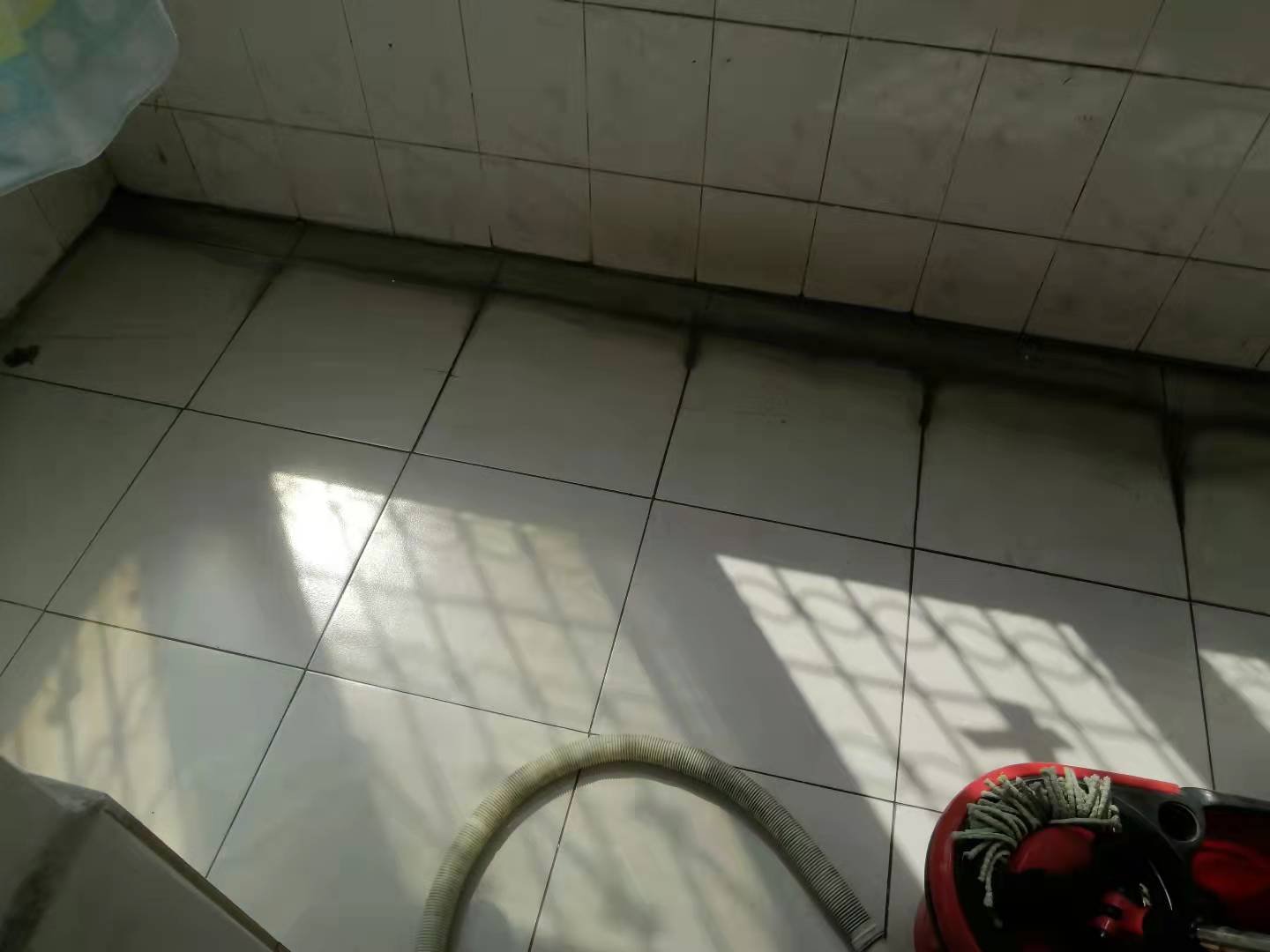 经纬楼精装修对面二中旁边读书的菜场楼下证在手满2年