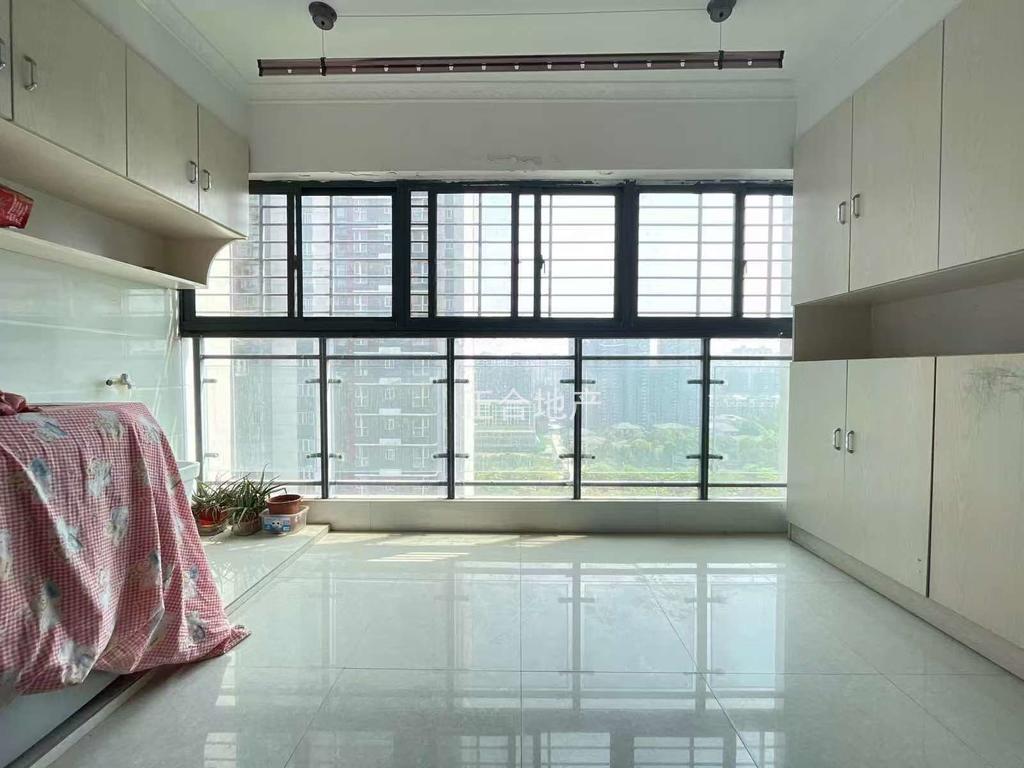 业主诚信出售，城南，福星城，精装三房，电梯好楼层，单价4400，证满二