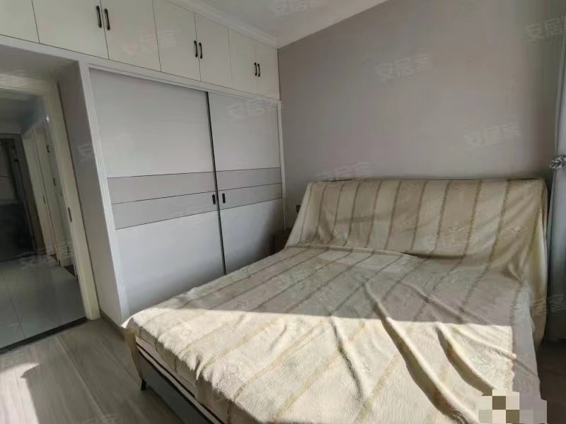 250，降价了，二中旁，森林国际城精装三房，9.9成新，视野采光好，证满二电梯好楼层