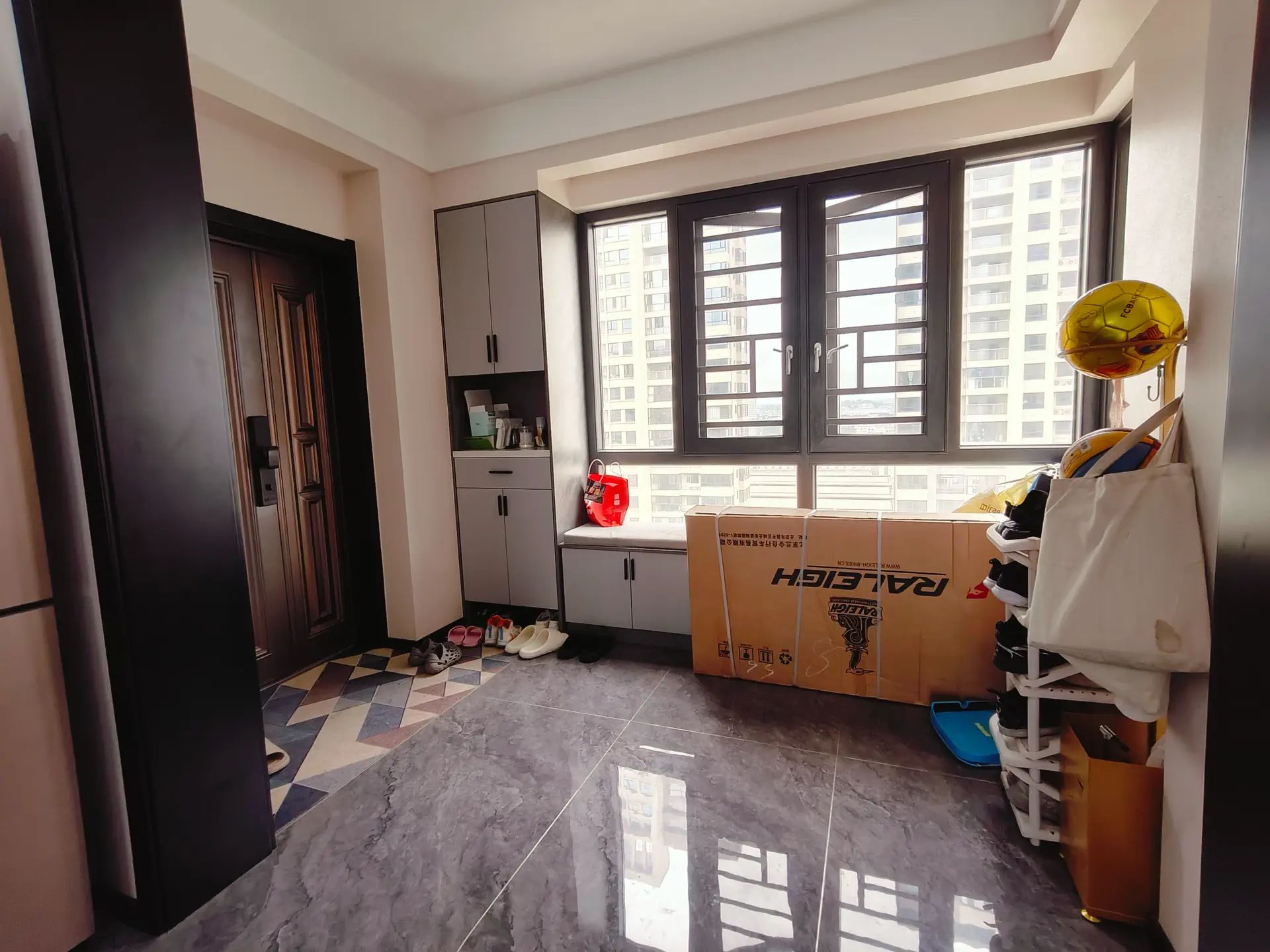 捡漏，城东，电梯好楼层，世纪阳光城东边户，装修成色新，单价3500！