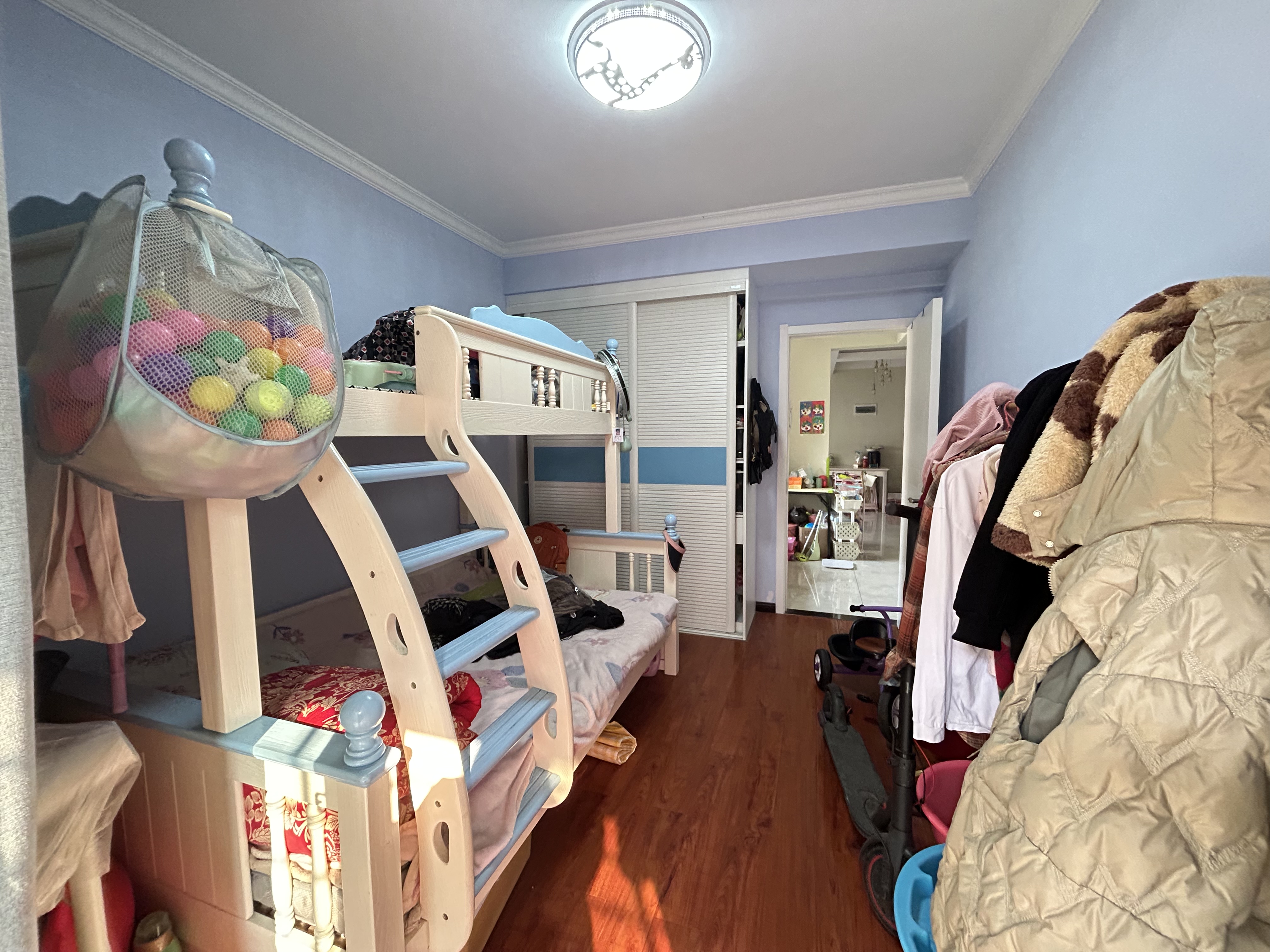 金域城邦，精装小三房，诚心出售，证在手，满二