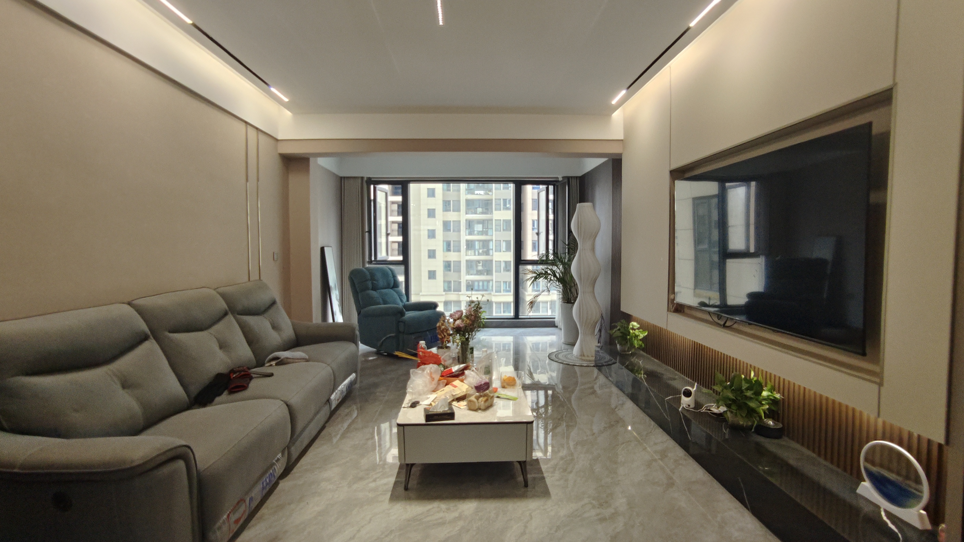 森林国际翡冷翠.全新装修三房两卫.出行方便.