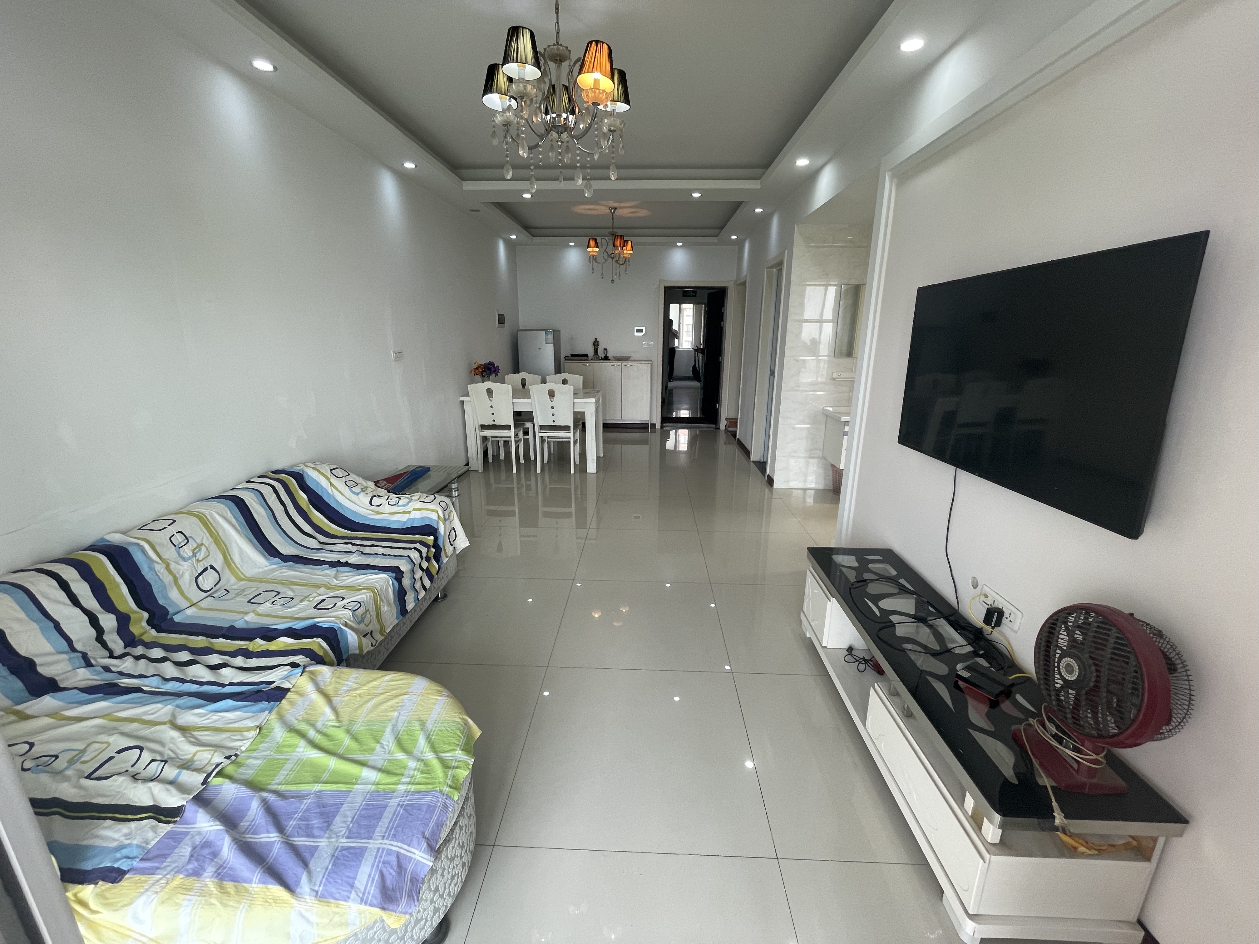 漫城林语  带装修两房  过马路就是读书的地方  前面排阳光好