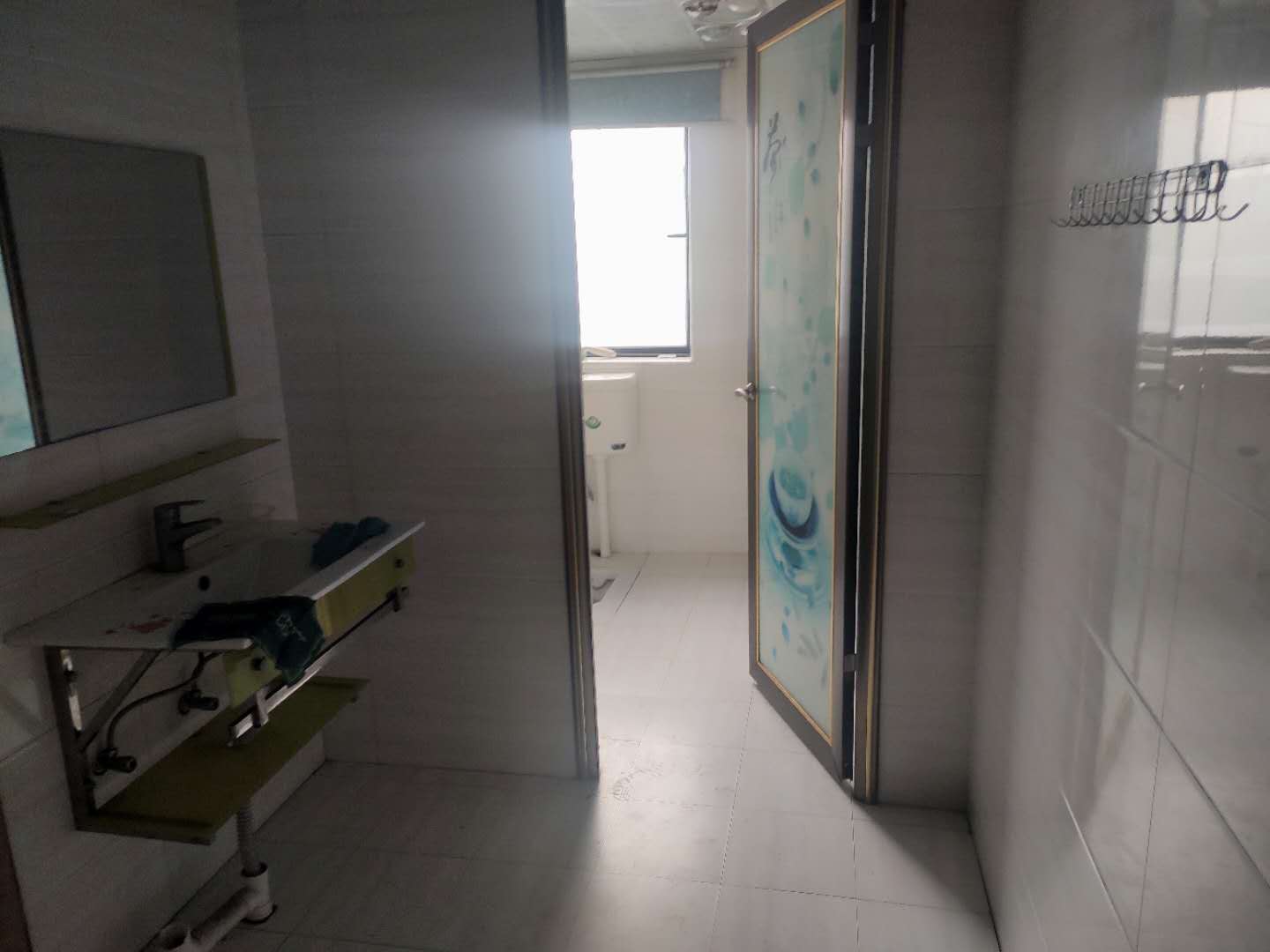 绿地尚城联排别墅边户户型基本属于毛坯买来自己想怎么装修都行业主诚心出售