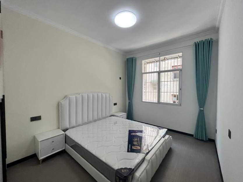 养老看过来，西桥，装修9成新，步梯2楼，精装三房，证满二