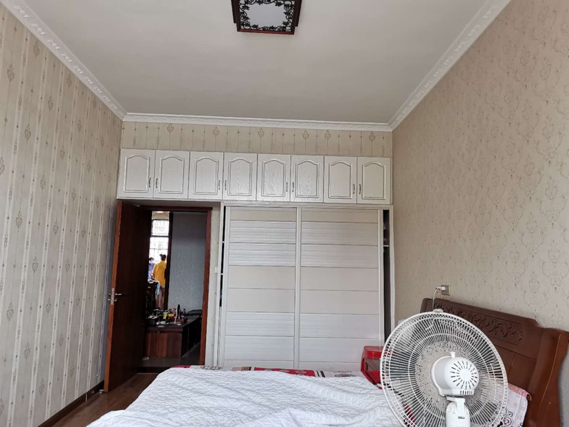 仙源 旁装修三房，陪读不错选择，证件满二，送1楼20平地下室