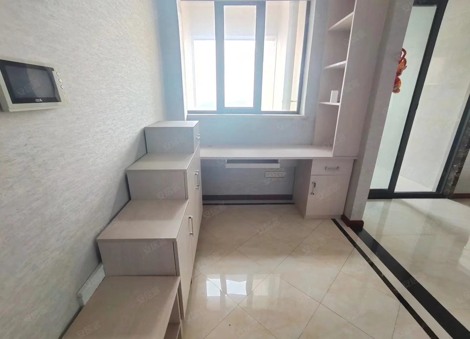 61，业主降价急售，精装三房，电梯中间楼层，单价5900，证满二