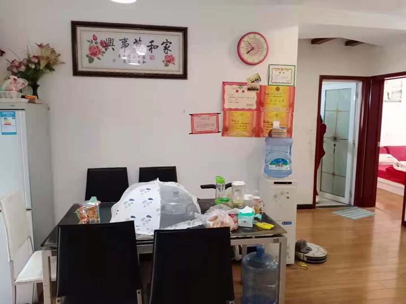 香岸华府1楼，适合养老，门口