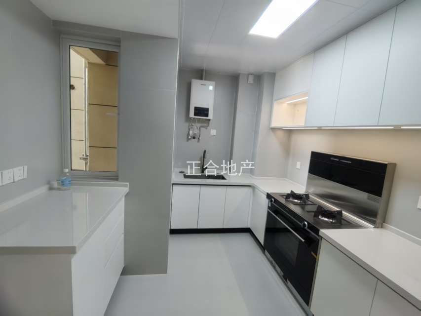 城南新区，蓝天新城，精装3房2卫，好楼层22楼，全新装修，证满2年，送车位